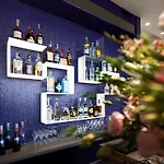 Hotel & Co