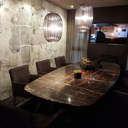 & Co Ξενοδοχείο 4*