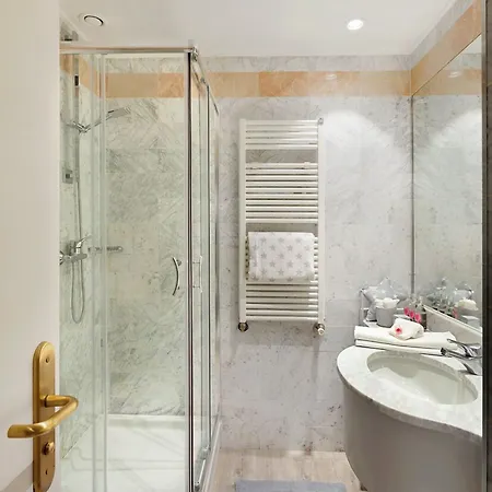 & Co Hotel