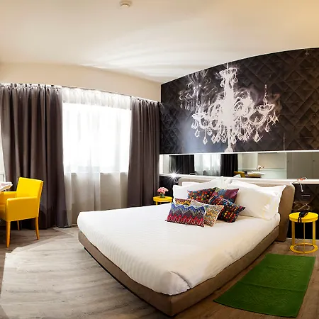& Co Hotel 4*