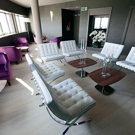 & Co Hotel