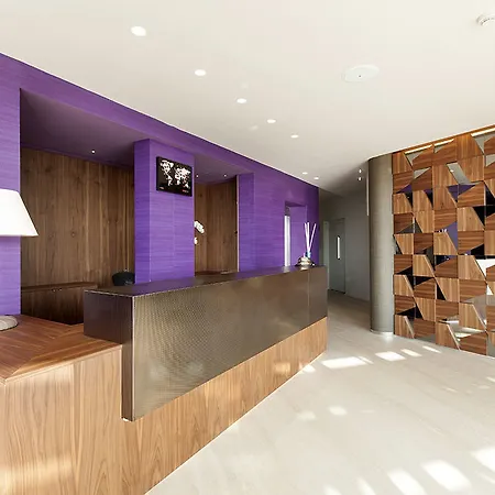 Hotel & Co